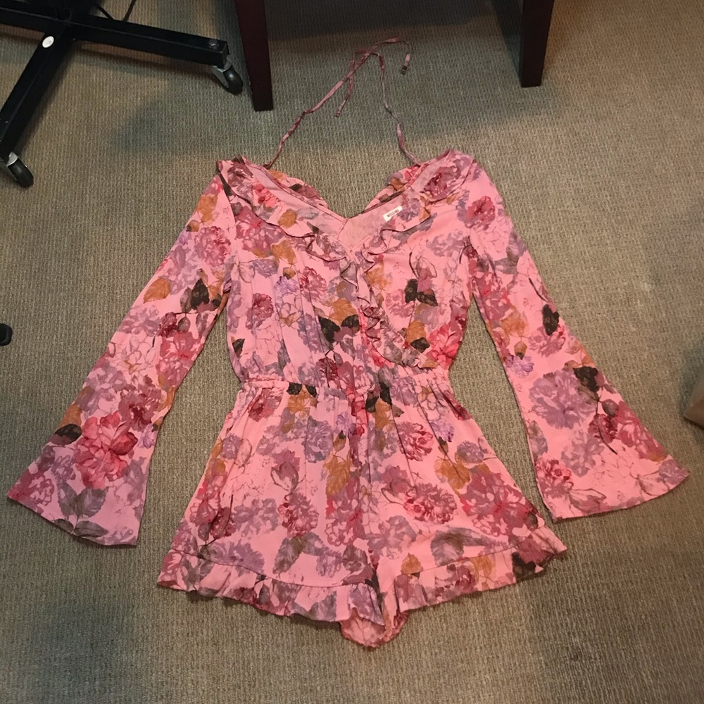 ❌SOLD❌ Long Sleeve Romper - Picture 3 of 4